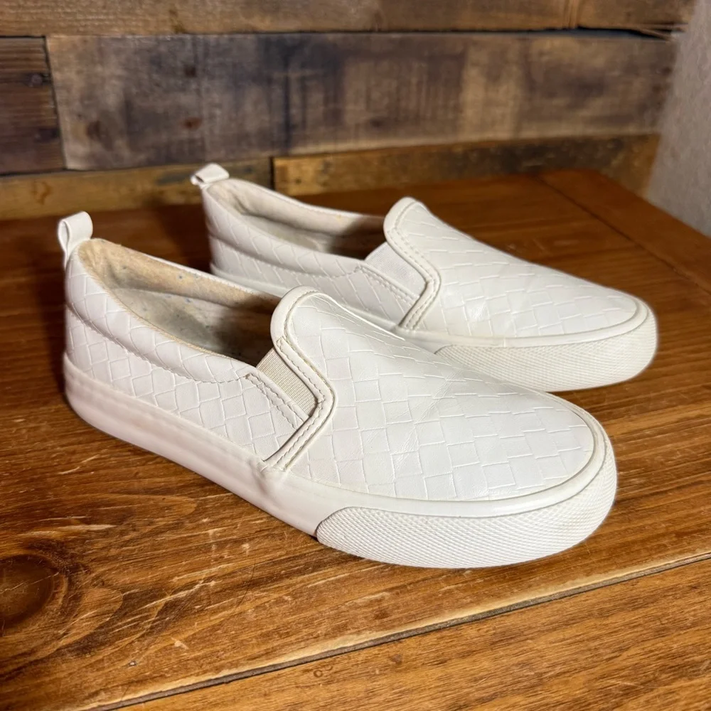 Cat &‎ Jack - Girls' Hailey Slip-On Sneakers, White, Size 2 Kids